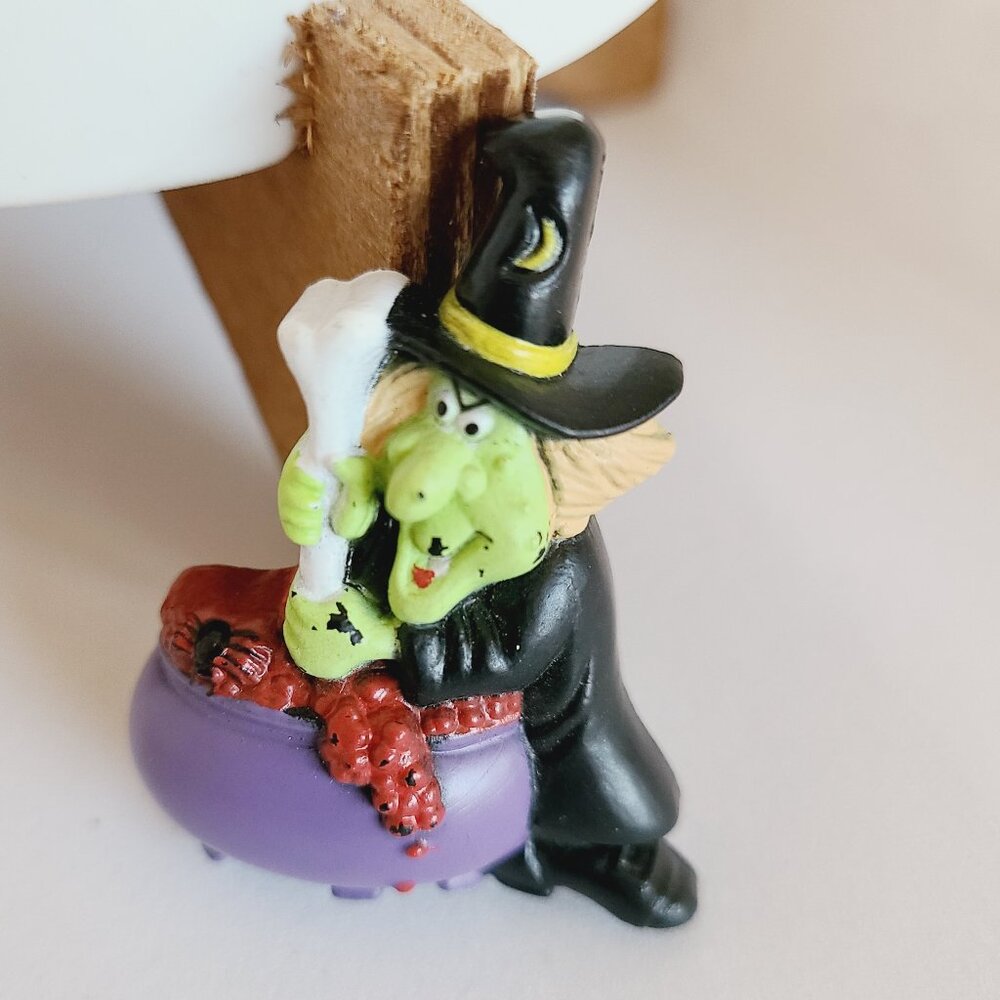 Russ Brand Witch stirring Her Pot Brooch Pin Ladies Mutli-Color Vintage Holiday